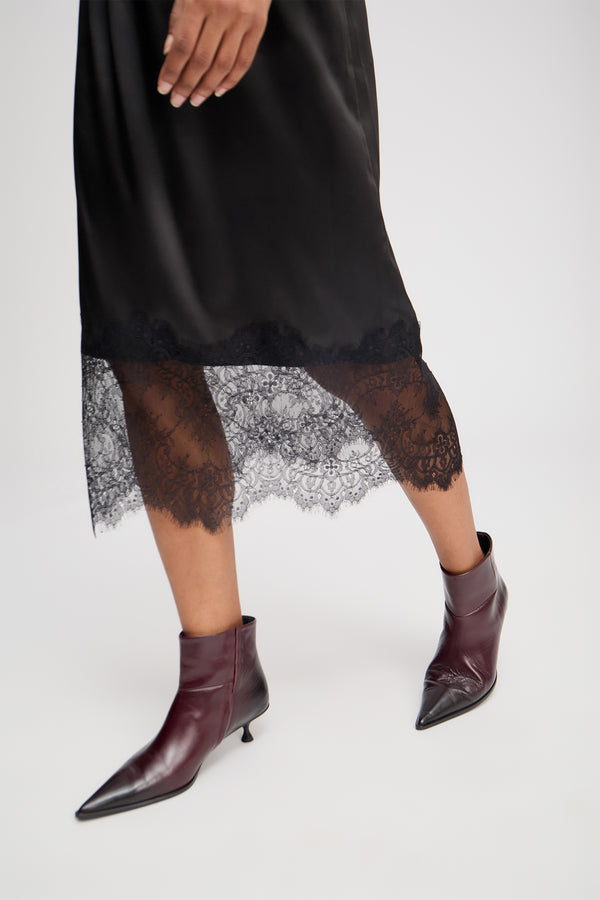 LATOSHA SLIP - BLACK